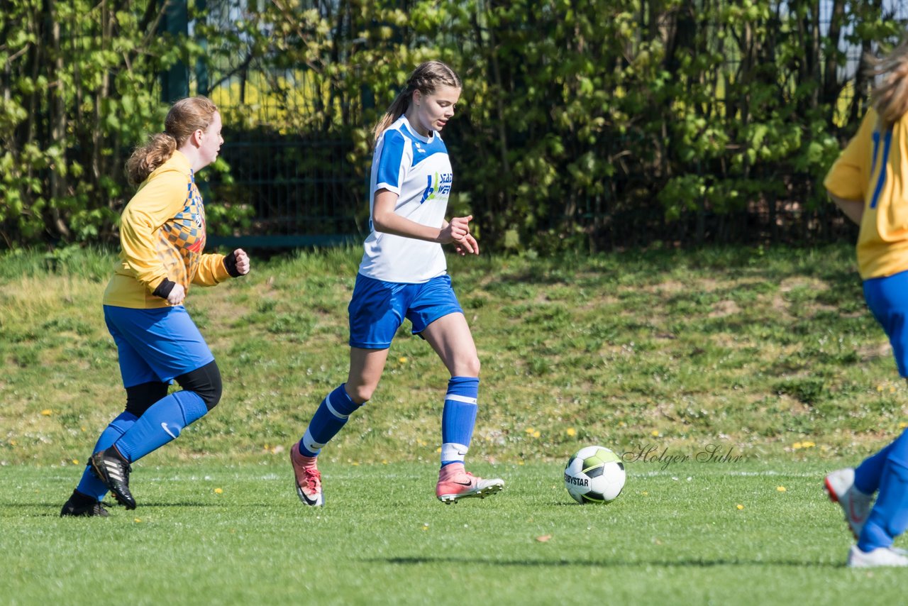 Bild 61 - B-Juniorinnen Bramstedter TS - SSV Hennstedt : Ergebnis: 3:7